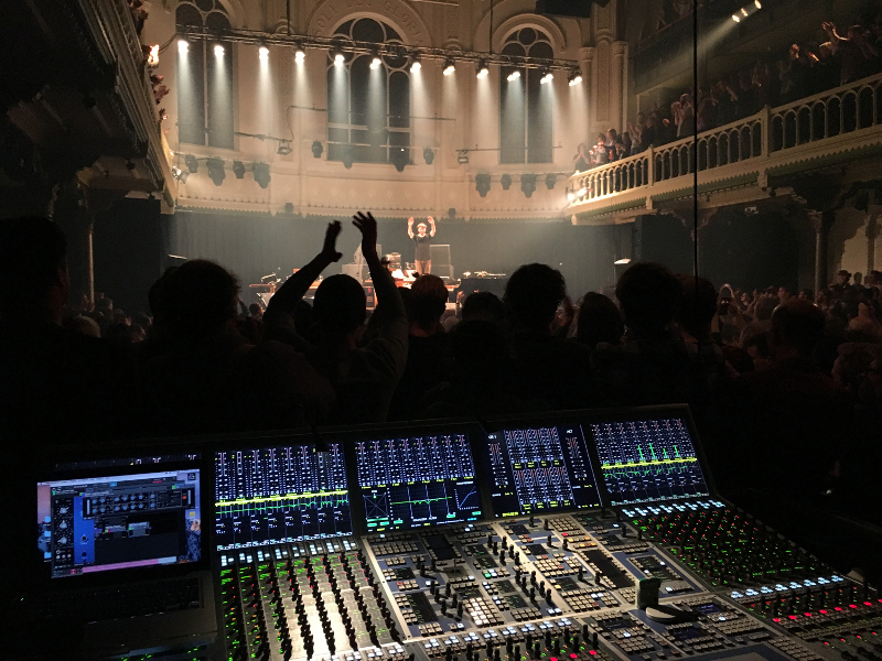 Das FOH-Mischpult AURUS platinum auf Tour mit Nils Frahm