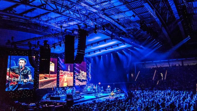 Peter Maffay unplugged am 6. März 2017 in der Arena Leipzig. Lichtdesign: Günter Jäckle | © Markus Wilmsmann