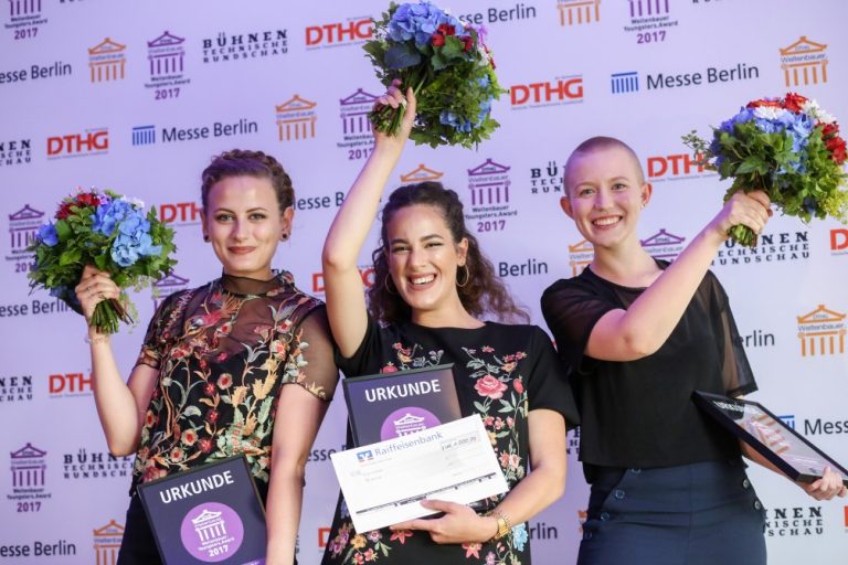 Die Gewinnerinnen des Weltenbauer.Youngsters.Awards 2017: Camilla Olesen, Ines Muhalic, Maxi Schwarzkopf von der Theaterakademie August Everding