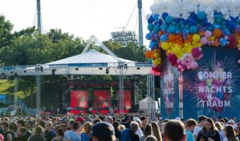 Magic Sky beim Sommernachtstraum im Münchener Olympiapark