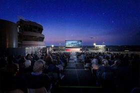 Christie-Projektor für OpenAirport Kino Düsseldorf