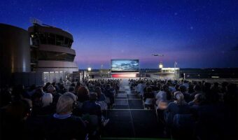 Christie-Projektor für OpenAirport Kino Düsseldorf