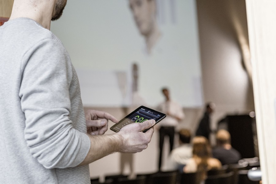 Sennheiser Control Cockpit ermöglicht den schnellen Zugriff auf alle drahtlosen Mikrofone in einem Unternehmen oder auf einem Campus – sei es mobil, aus dem Kontrollraum oder vom IT-Helpdesk aus.