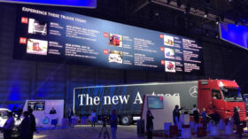 AV-X setzt Nutzfahrzeuge von Mercedes-Benz auf „Product Experience 2018“ technisch in Szene