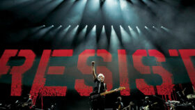 Robe mit Roger Waters auf „Us+Them“ Tour