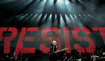 Robe mit Roger Waters auf „Us+Them“ Tour