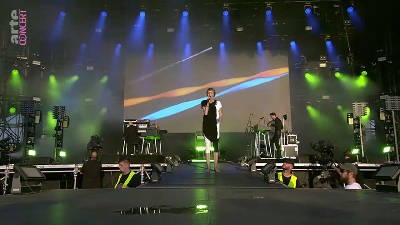 Elektro-Pop Band Hundreds mit PROLIGHTS auf Tour – #mothergrid