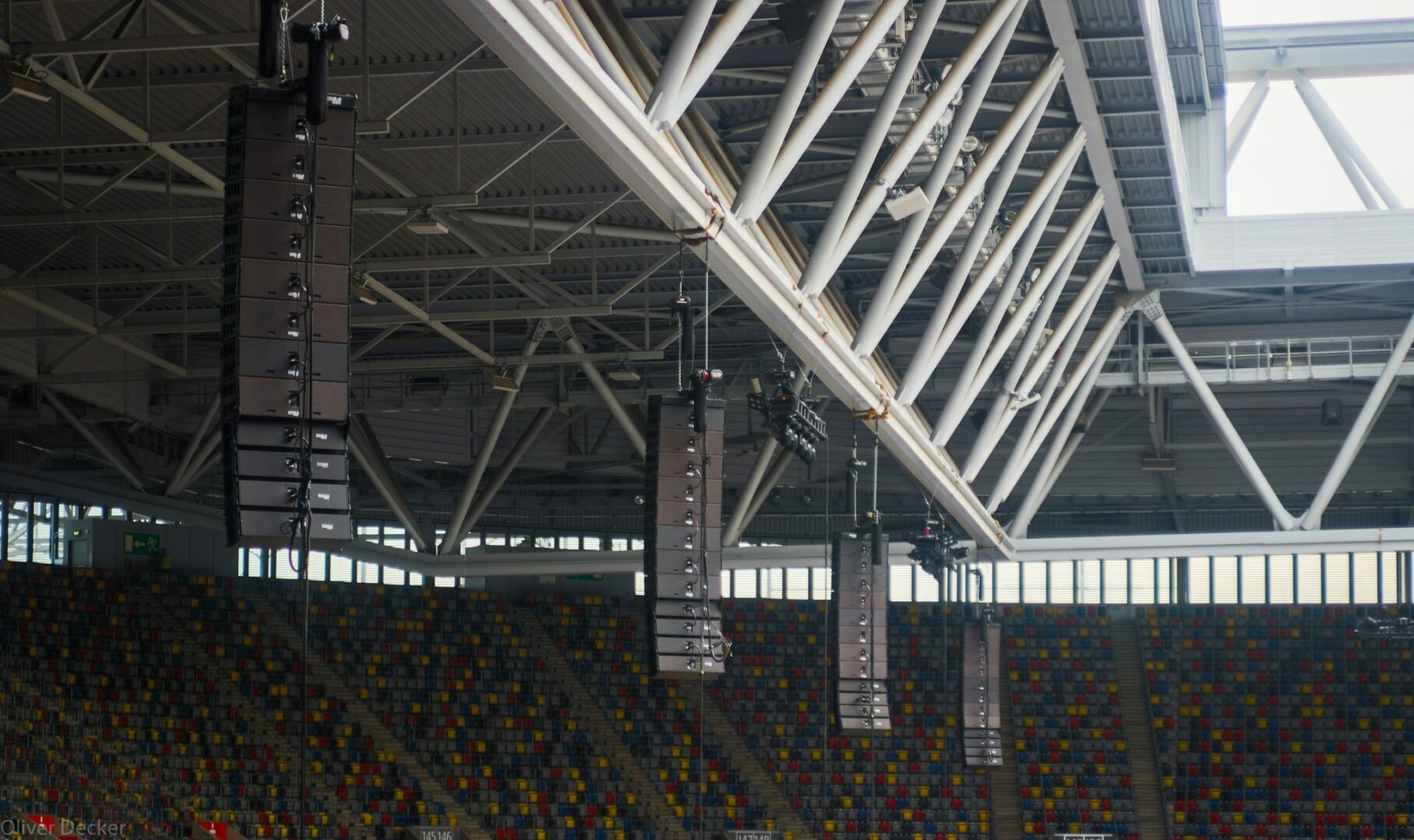 „In Düsseldorf betrug der maximale Abstand zwischen Zuhörer und Array knapp 60 Meter – ein wichtiger Faktor in einer akustisch kathedralenartigen Umgebung wie der Merkur Spiel-Arena“, so Guido Esch.