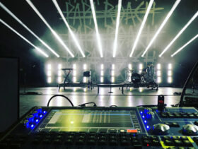Mathes Kuhn: Lichtdesign für Papa Roach