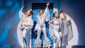 cast-Service begleitet MAMMA MIA! auf Tour