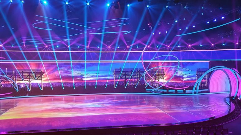 Die Eisfläche bei „Dancing on Ice“ wird mit acht Projektoren bespielt. Foto: Dennis Muhl