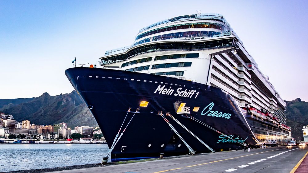 Die „Mein Schiff 1“ im Hafen von Teneriffa.