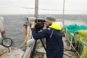 Mit Sennheiser-MKH-Mikrofon auf hoher See