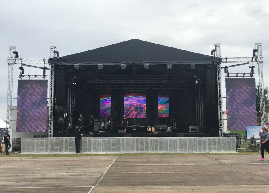 Das Eurotruss SR20 Satteldach beim Rehna Open Air.
