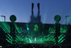 Vari-Lite VL6000 Beams liefern Stadion-Spektakel für Rammstein