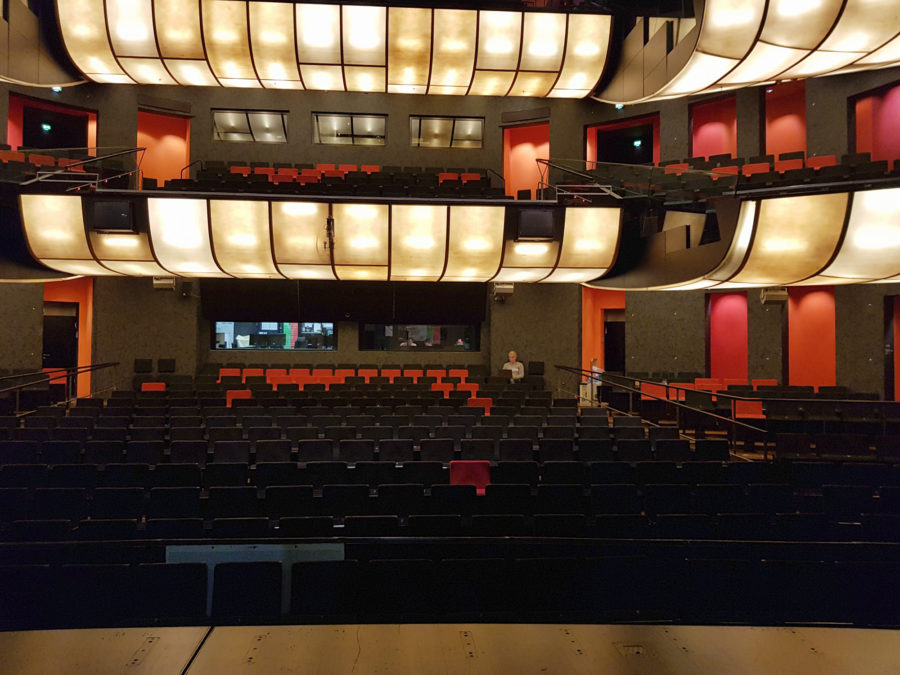 Zuschauersaal im Großen Haus mit Tonregie