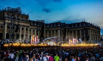 Bilderbuch: Spektakel vor Schloß Schönbrunn (2/3) – FoH Sound & Monitoring