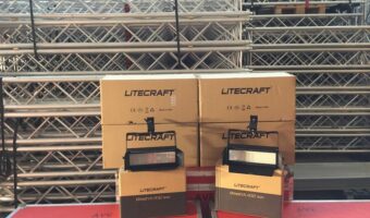 AVE Kommunikation & Medientechnik investiert in LITECRAFT WashX.432 sw