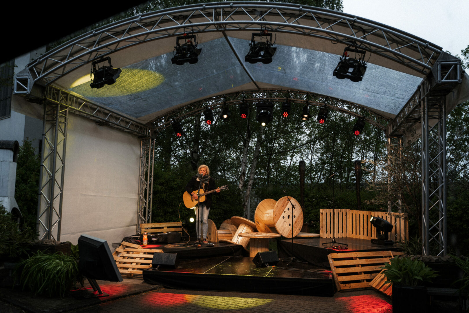 blond women with guitar performing on stage