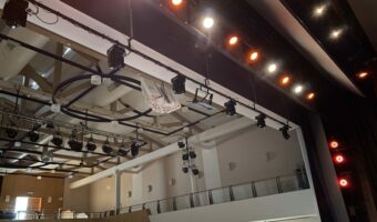 Feiner Lichttechnik erneuert Oberlicht in der Stadthalle Gernsheim