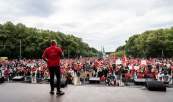 GLP zeigt Flagge bei AlarmstufeRot-Demo