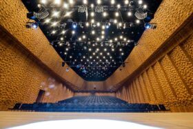 Elbphilharmonie Hamburg investiert in JB Lighting P18 MK2 und P12