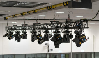 Stadthalle Falkensee investiert weiter: Technik-Upgrade mit DeSisti LED-Fresnels