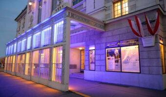Astera AX2 LED-Bars setzen leuchtendes Zeichen der Solidarität in Wien