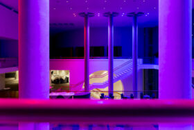 VisionTwo und GDS versorgen das Konzerthaus Freiburg mit Custom-Foyerbeleuchtung