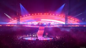 Sooner Routhier reflektiert Pythagoras und baut sphärische Looks für Coldplay mit CHAUVET Professional Color STRIKE M