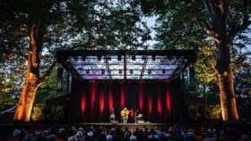 ELATION Proteus Lucius in vielen Rollen am Wiener Theater im Park