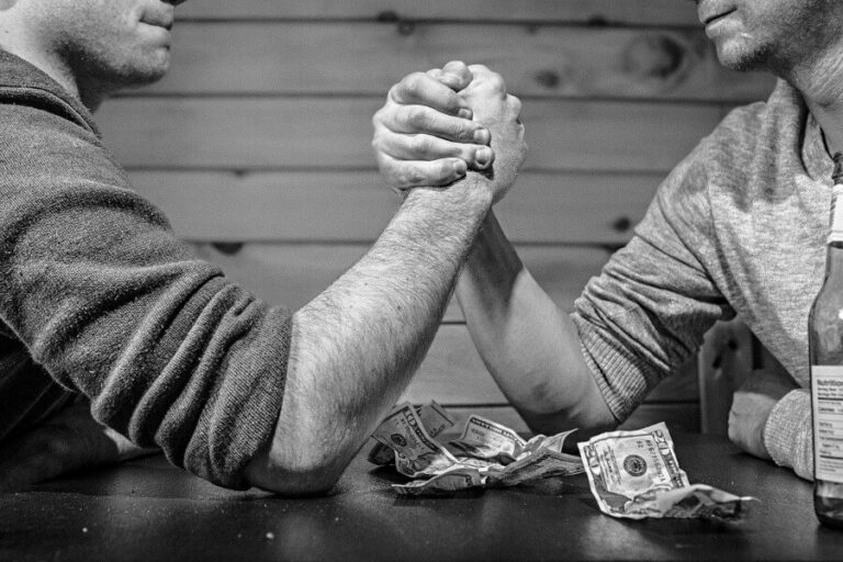 Armwrestling Symbolbild