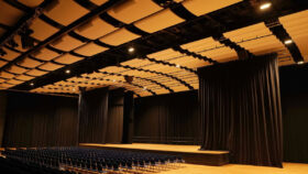 FL2200 Tunable White LED-Weißlichtfluter: Flexibles Weißlicht in Stadthalle Cottbus