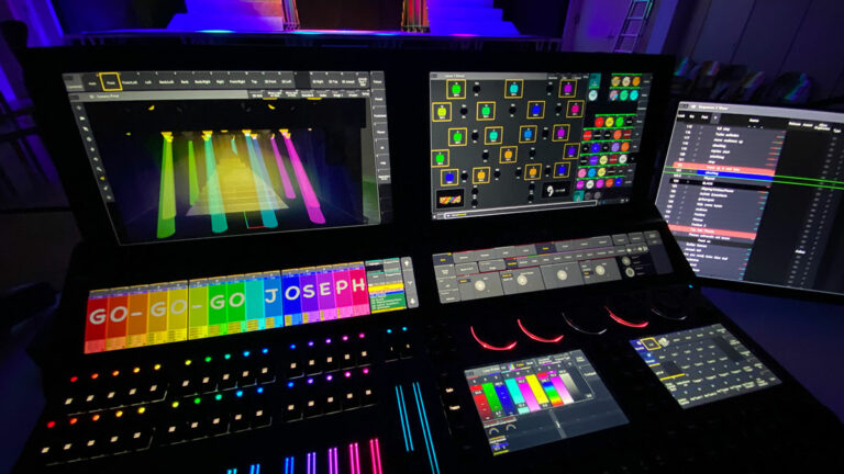 Das Setup für „Joseph and the amazing technicolor dreamcoat“ im Stadtsaal Mistelbach umfasste eine grandMA3 light, eine grandMA3 compact und drei grandMA3 4Port Nodes an den zentralen Signalschnittstellen im Saal.