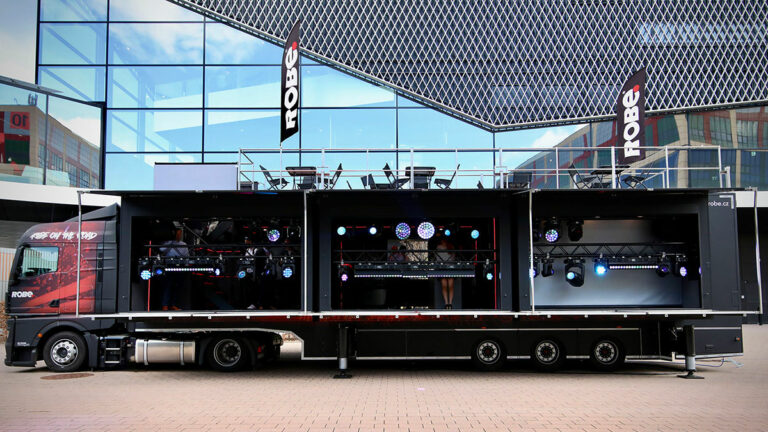 Auch der Show Truck von Robe wird vr Ort sein.