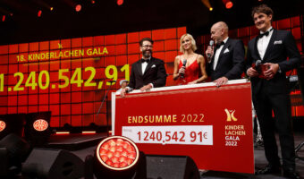 Spendenrekord bei KINDERLACHEN Gala 2022 wird mit Lightpower-Portfolio beleuchtet