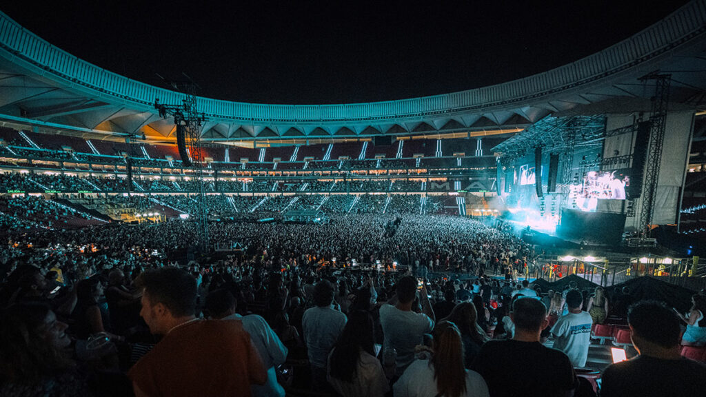 Beim Abschlusskonzert ihrer erfolgreichen Tournee am 24. Juni 2022 begeisterten die Bandmitglieder im Estadio Metropolitano in Madrid 35.000 Fans © Gloria Gadés