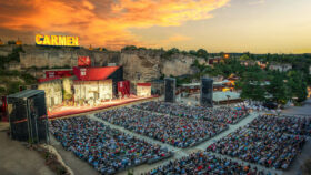 Carmen im Steinbruch mit Robe FORTE und ESPRITE