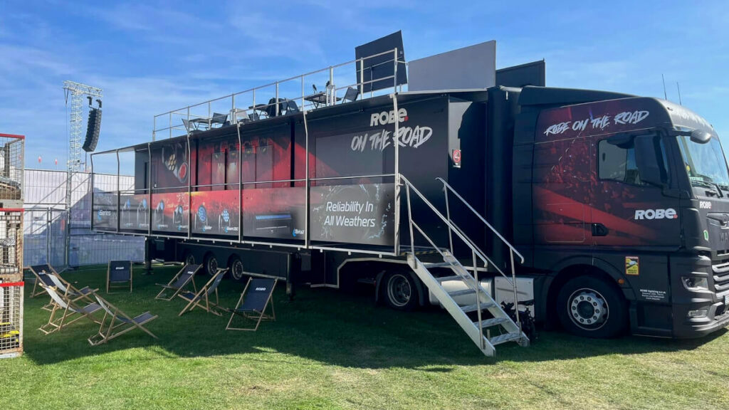 Robe Truck