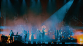 HEILUNG live: „amplified history“ in Szene gesetzt