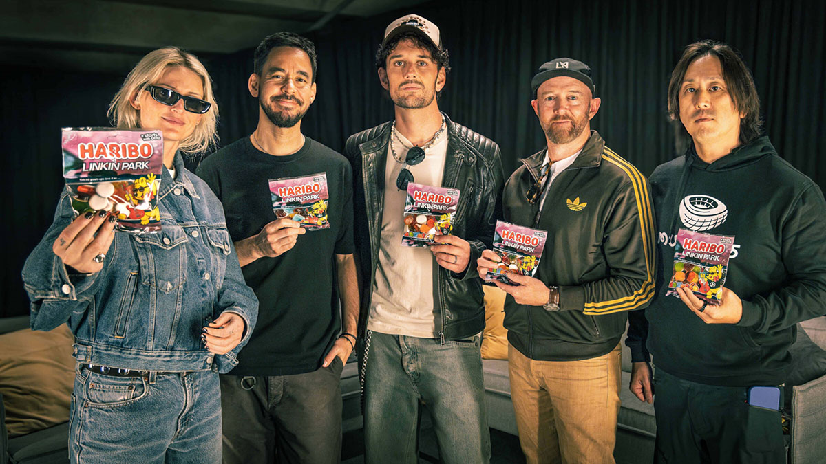 Rock trifft Fruchtgummi: Linkin Park bringt gemeinsam mit Haribo eine limitierte Edition zur „From Zero World Tour“ auf den Markt – exklusiv auf Konzerten und im Pop-up-Bus erhältlich. © HARIBO