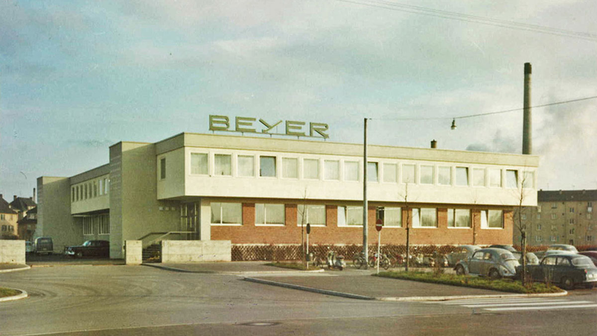Da war alles noch nicht so dynamisch: Einst hieß beyerdynamic noch Beyer, nach Firmengründer Ernst Beyer. © beyerdynamic