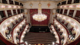 Theater Regensburg setzt auf ETC Halcyon Silent-Scheinwerfer