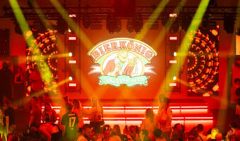 Cameo beleuchtet die neue Eventfläche im Bierkönig