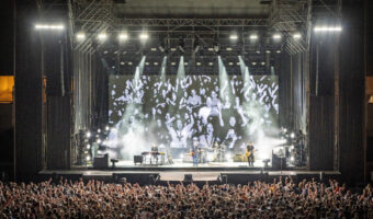 Lichtdesign für den „Summer of ’69“ – Cameo begleitet Bryan Adams nach Málaga