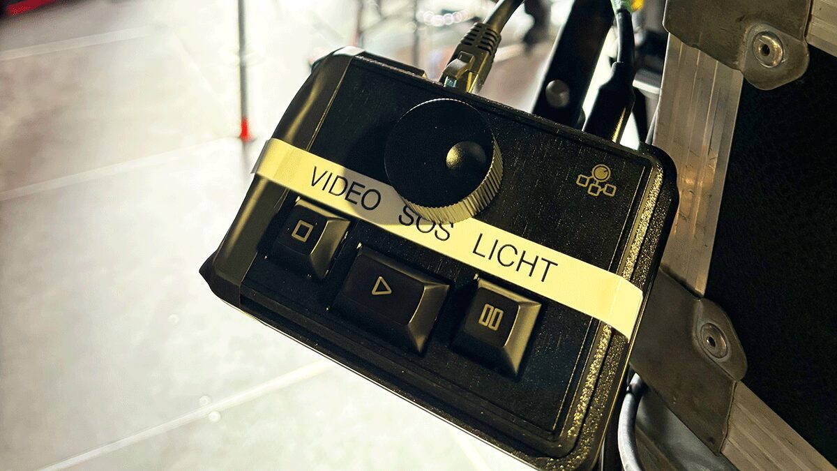 An den vier zentralen Arbeitsplätzen installierte Bächle Event & Media jeweils einen FrenschPress Controller und integrierte diesen in das Companion-Setup.